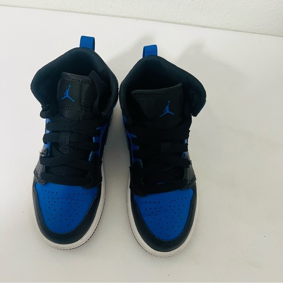 Air Jordan 1 Mid (PS) Size 11C Black/Hyper Royal-White Sneakers [640734077] EUC - Picture 4 of 9
